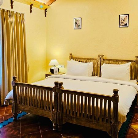 Amritara Aura Resort & Spa マンドレム エクステリア 写真