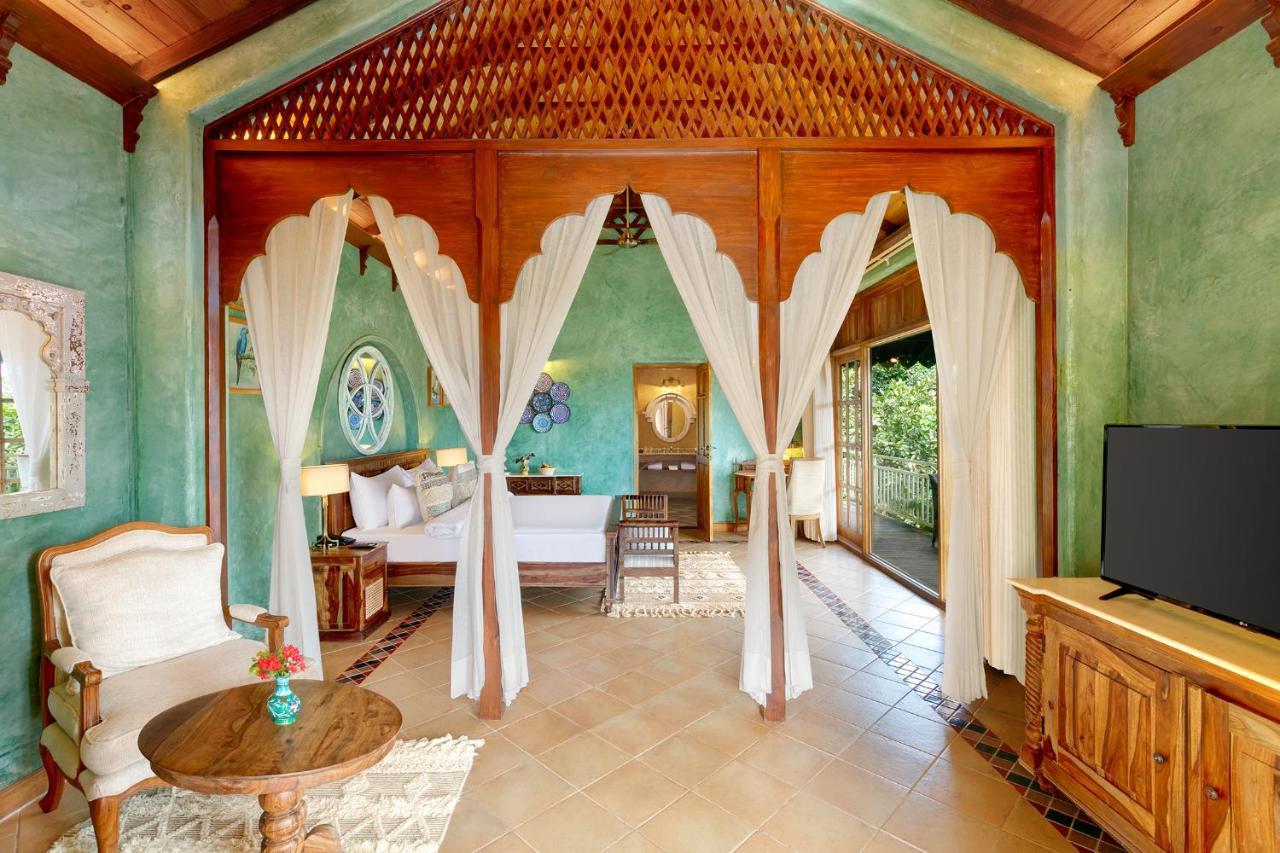 Amritara Aura Resort & Spa マンドレム エクステリア 写真