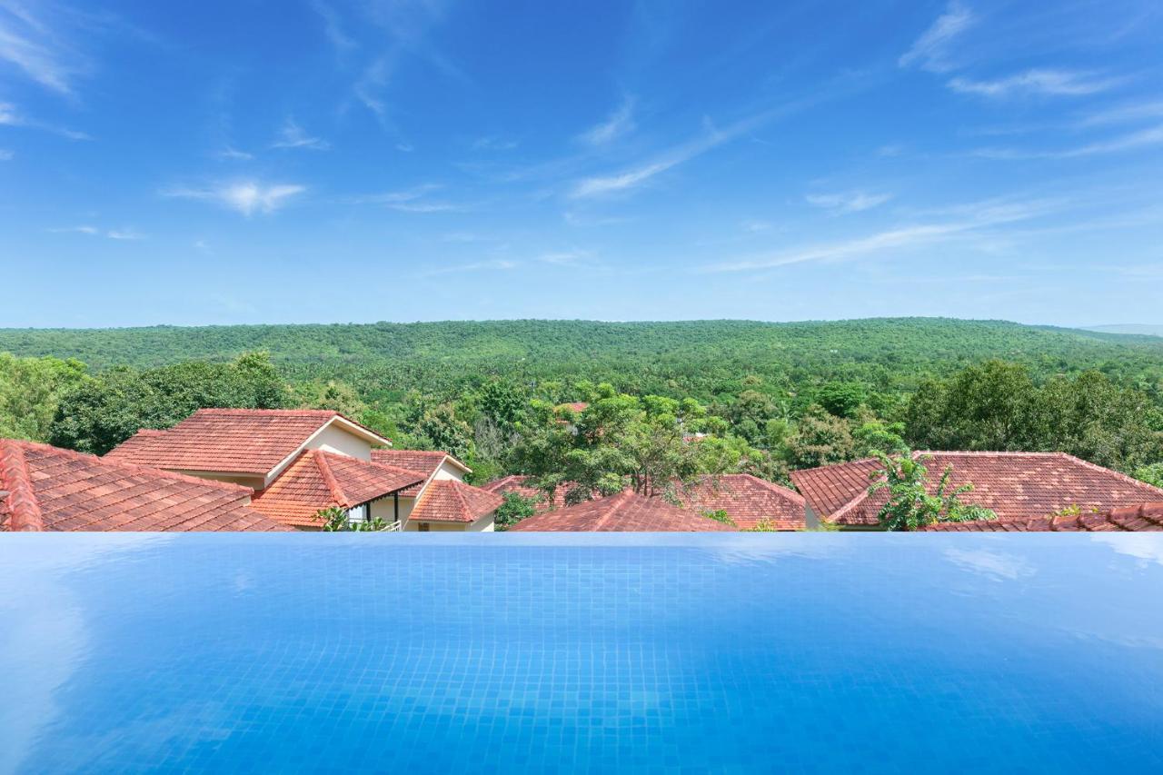 Amritara Aura Resort & Spa マンドレム エクステリア 写真