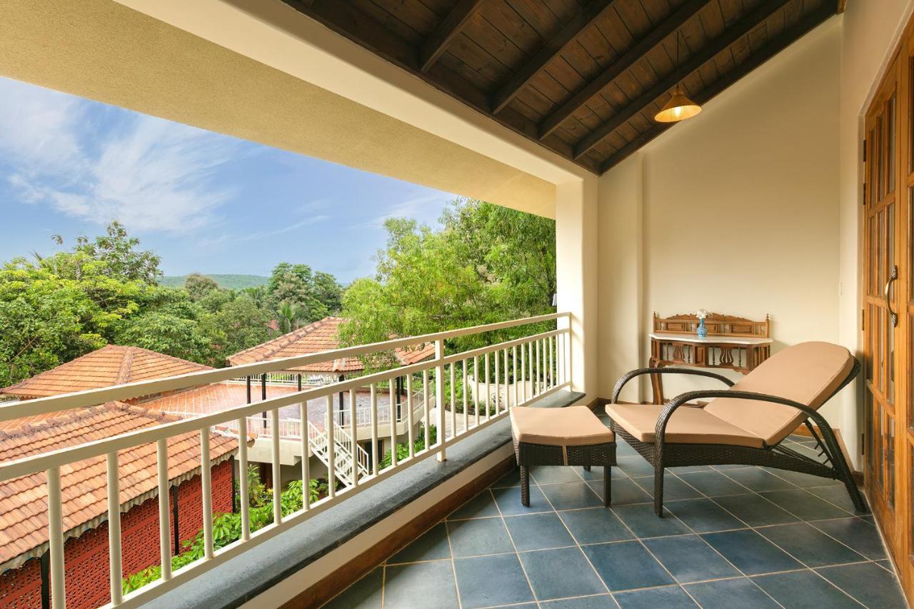 Amritara Aura Resort & Spa マンドレム エクステリア 写真