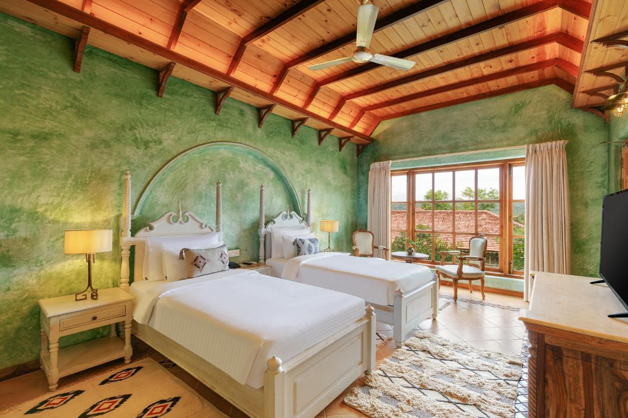 Amritara Aura Resort & Spa マンドレム エクステリア 写真