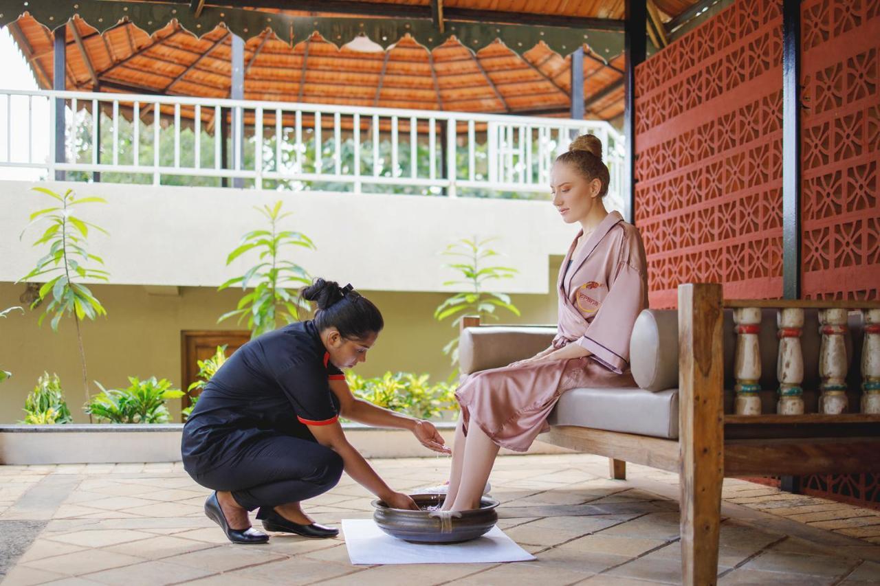 Amritara Aura Resort & Spa マンドレム エクステリア 写真