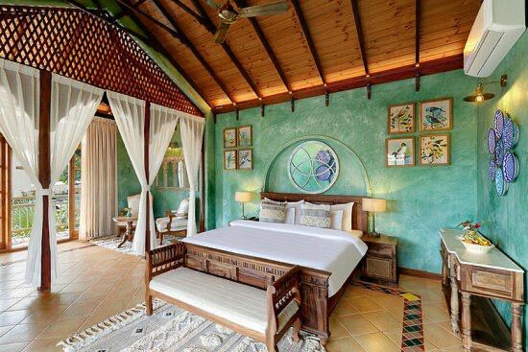 Amritara Aura Resort & Spa マンドレム エクステリア 写真