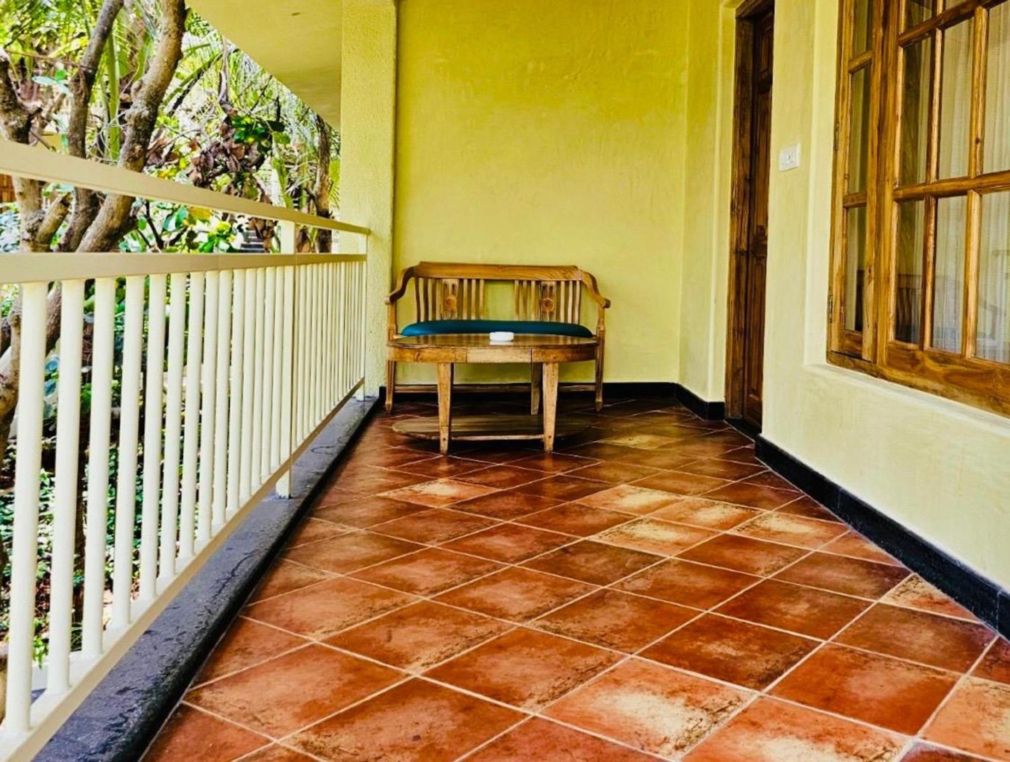 Amritara Aura Resort & Spa マンドレム エクステリア 写真