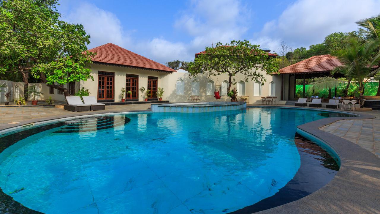 Amritara Aura Resort & Spa マンドレム エクステリア 写真